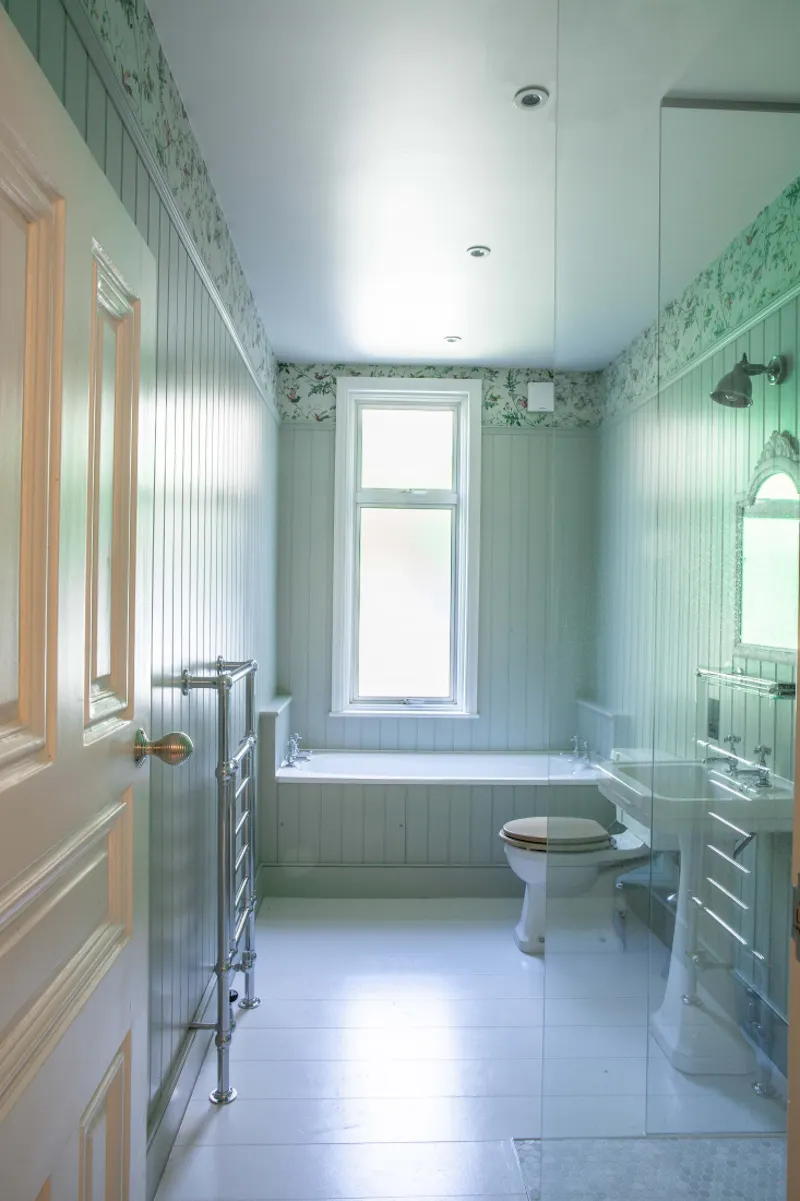 Bathroom at Stylish Streatham house, D2356 (photo 40)