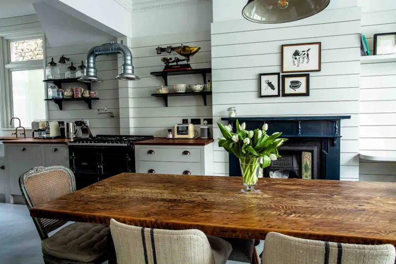 Dining room at Stylish Streatham house, D2356 (photo 6)