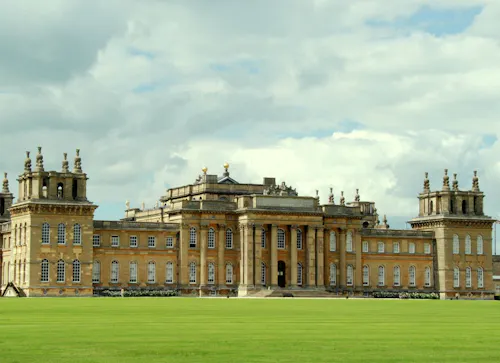 Extraordinary Woodstock palace , G71