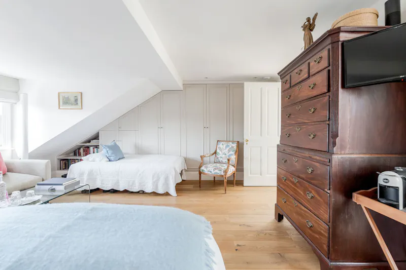 Immaculate Twickenham house, B1868 (photo 15)