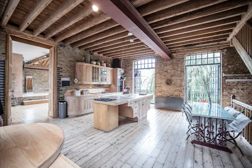 Studio space with shoot kitchen, F657
