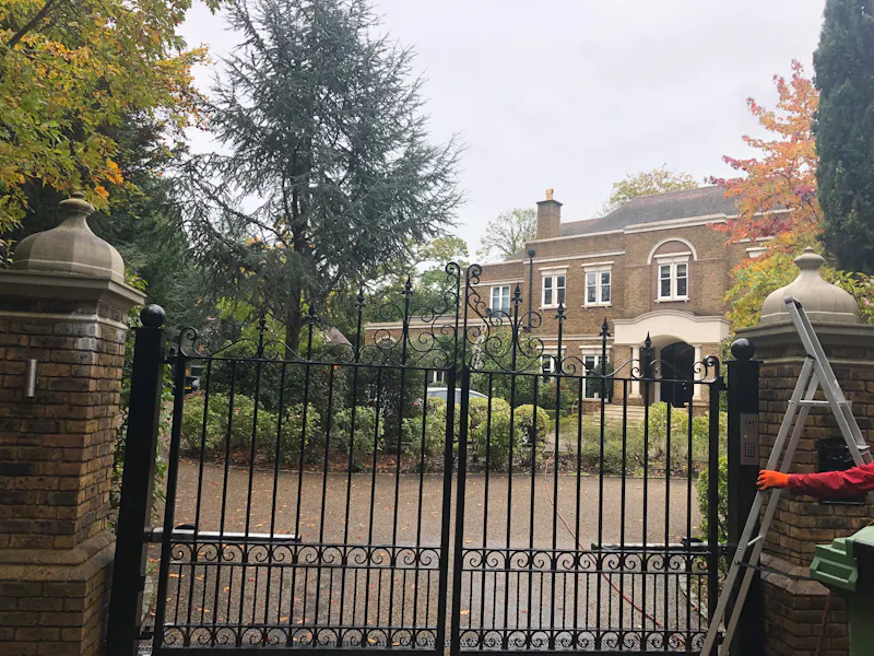 Gate at Luxury Weybridge mansion, D2443 (photo 37)