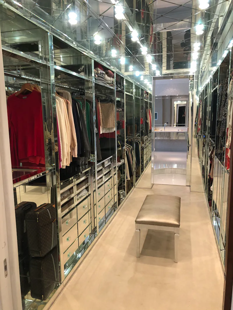 Dressing room at Luxury Weybridge mansion, D2443 (photo 25)