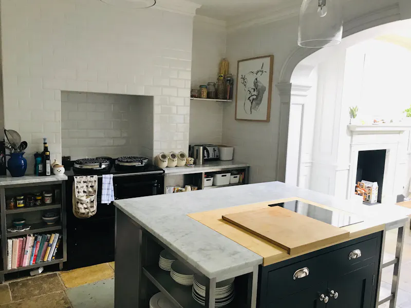 Kitchen at Georgian townhouse in Salisbury, A1514 (photo 10)