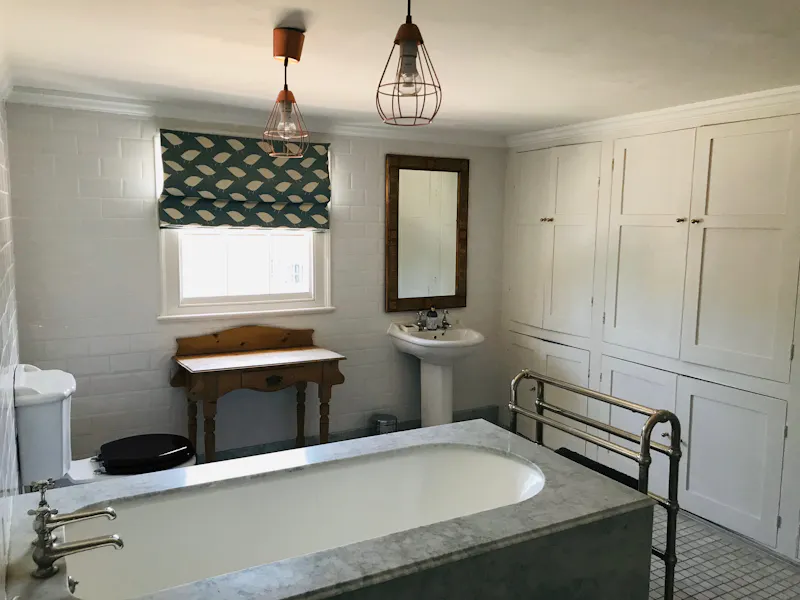 Bathroom at Georgian townhouse in Salisbury, A1514 (photo 33)