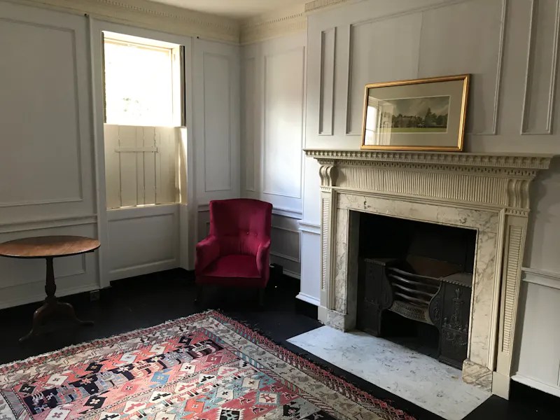 Fireplace at Georgian townhouse in Salisbury, A1514 (photo 42)