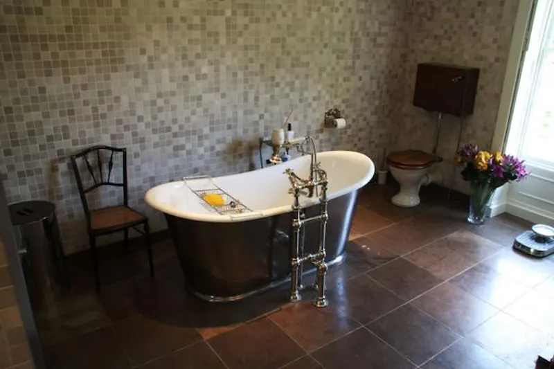 Bath - rolltop at Redhill rectory, A145 (photo 35)