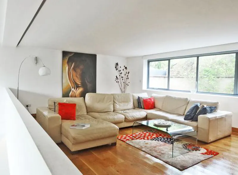 Drawing room at Sleek Kentish Town house, K273 (photo 21)