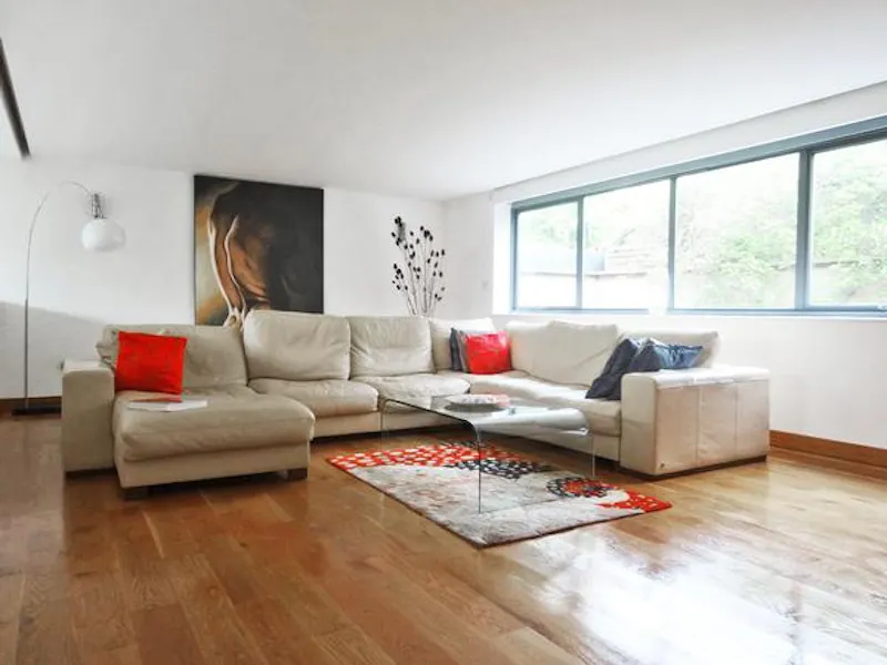 Sleek Kentish Town house, K273 (photo 22)