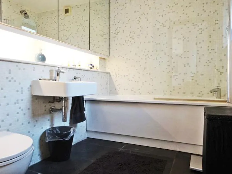 Bathroom at Sleek Kentish Town house, K273 (photo 31)