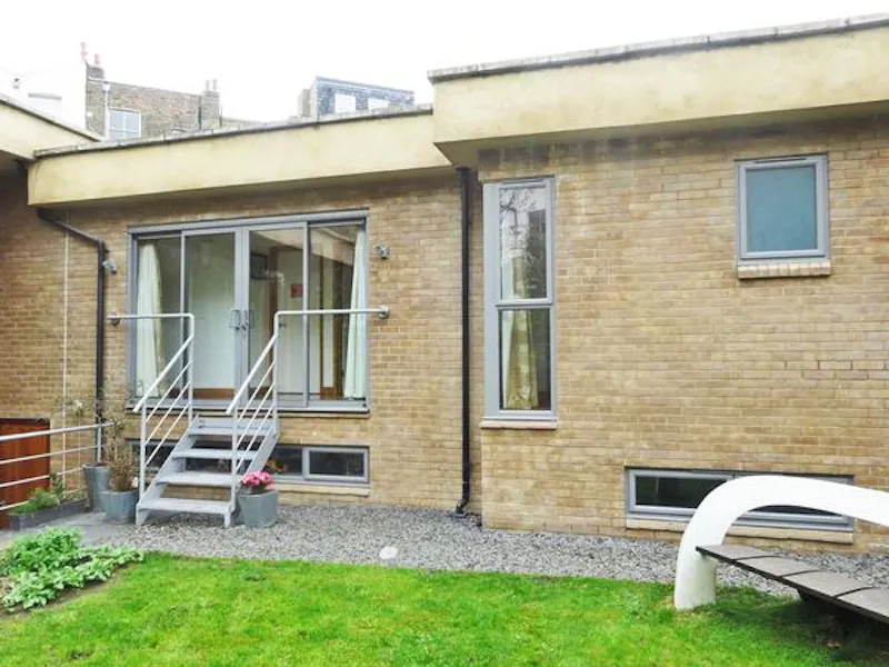 Sleek Kentish Town house, K273 (photo 37)