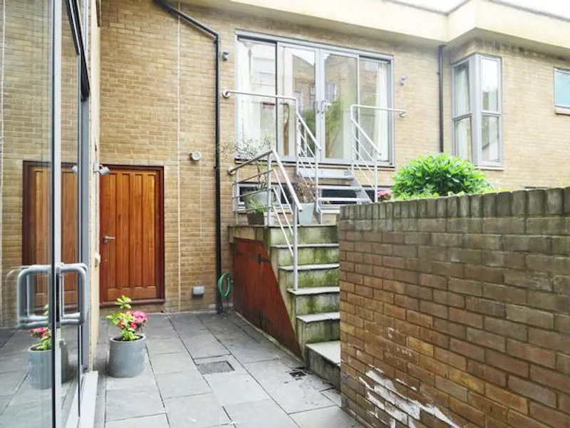 Sleek Kentish Town house, K273 (photo 42)