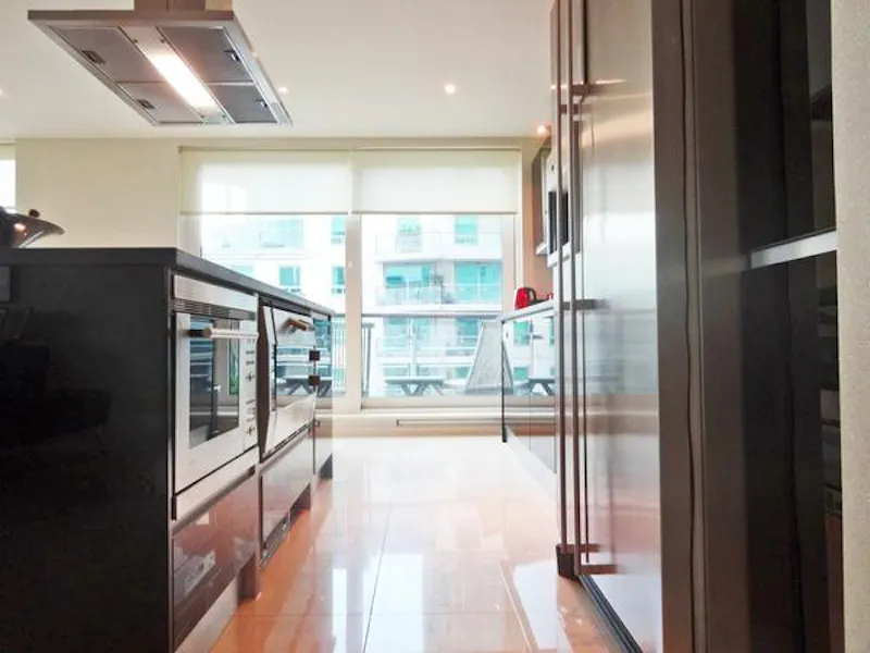 Bright St George Wharf apartment, K260 (photo 8)