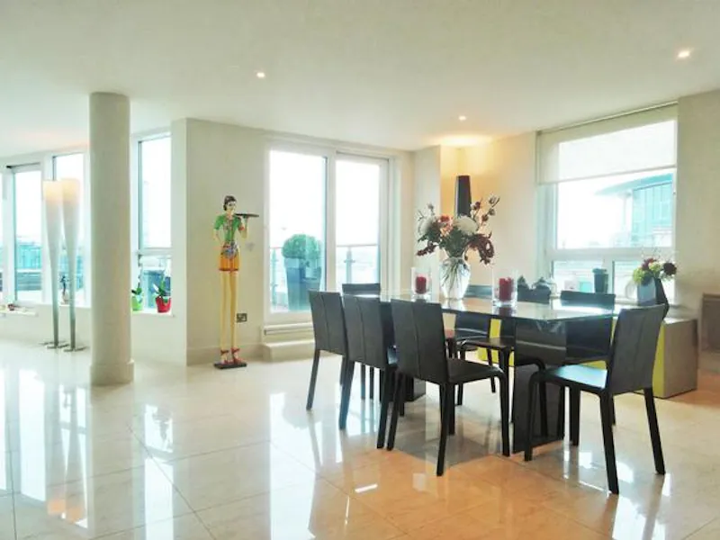 Bright St George Wharf apartment, K260 (photo 12)
