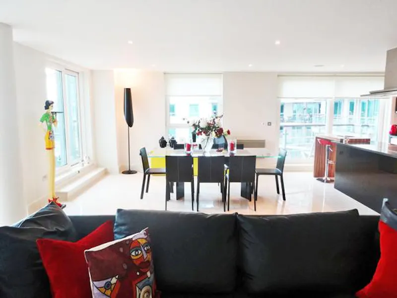 Bright St George Wharf apartment, K260 (photo 13)