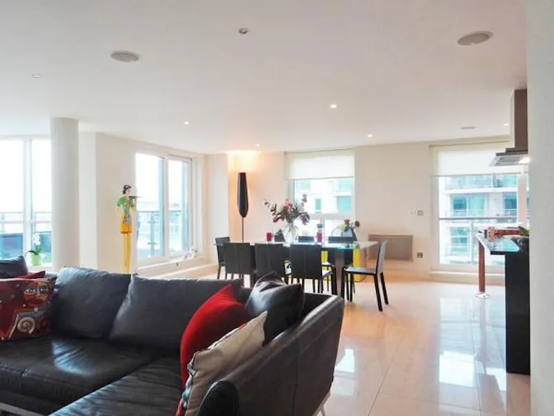 Bright St George Wharf apartment, K260 (photo 16)