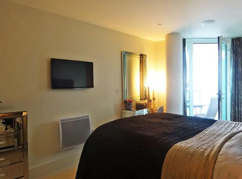 Bright St George Wharf apartment, K260 (photo 20)