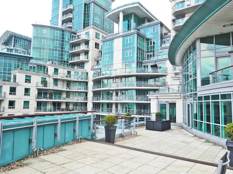Bright St George Wharf apartment, K260 (photo 32)
