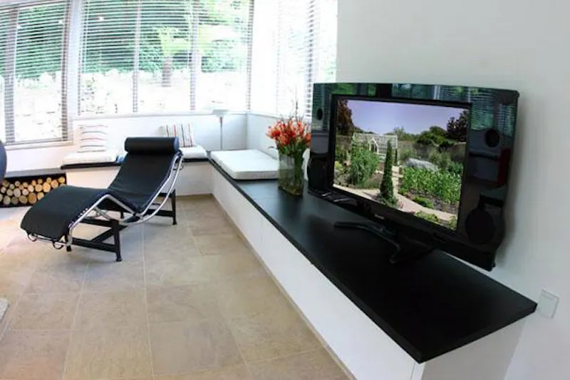 Japan-inspired Isle of Wight house, L558 (photo 4)