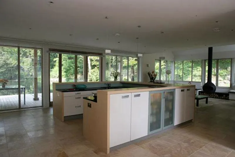 Japan-inspired Isle of Wight house, L558 (photo 9)