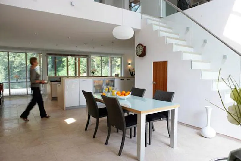 Dining room at Japan-inspired Isle of Wight house, L558 (photo 11)