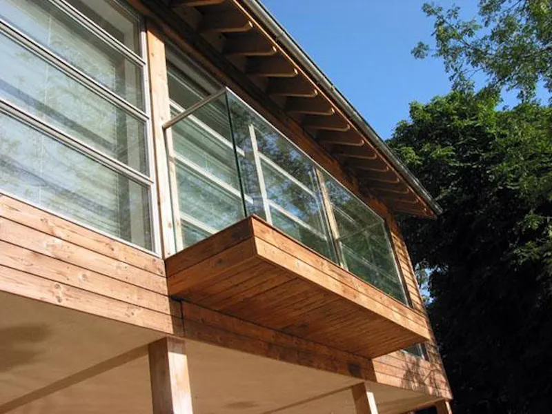 Balcony at Japan-inspired Isle of Wight house, L558 (photo 21)