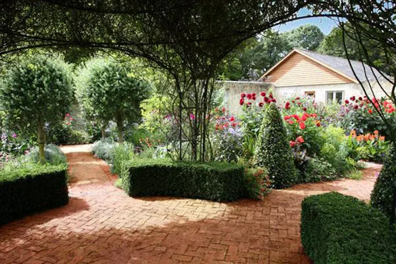 Garden - formal at Japan-inspired Isle of Wight house, L558 (photo 36)