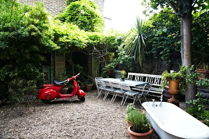Garden at Eclectic house in Hackney, F407 (photo 30)