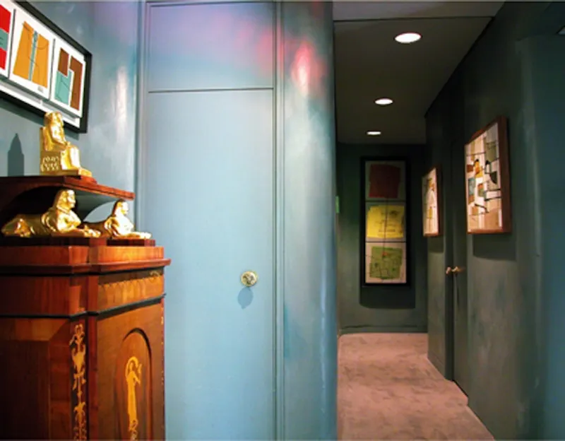 Entrance hall at Art Deco Kensington apartment, F881 (photo 15)