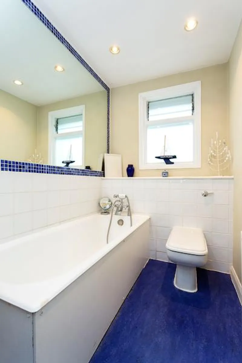 Bathroom at Modern and open-plan in Acton, E287 (photo 25)