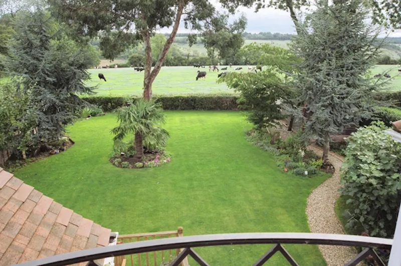 Views - country at High Wycombe bungalow, D1945 (photo 6)