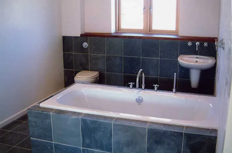 Bathroom at Contemporary beach house, D1786 (photo 8)