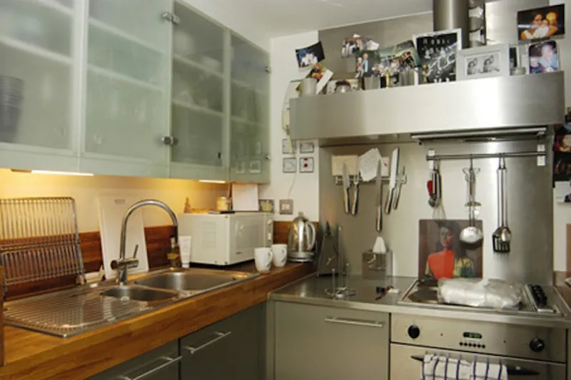 Kitchen at Colourful Regents Canal flat, F923 (photo 4)