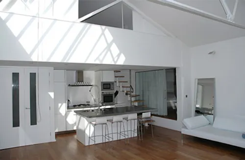 White, bright Chelsea studio, F925