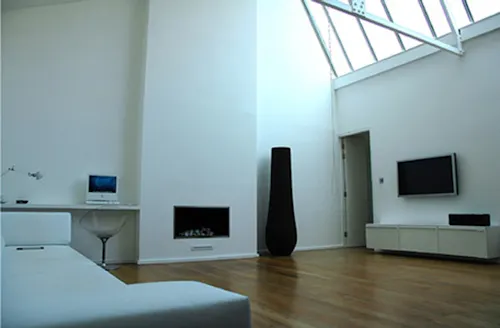 White, bright Chelsea studio, F925