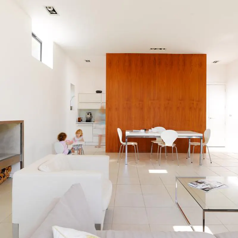 Kitchen at Modern Poole pavilion, D1734 (photo 4)