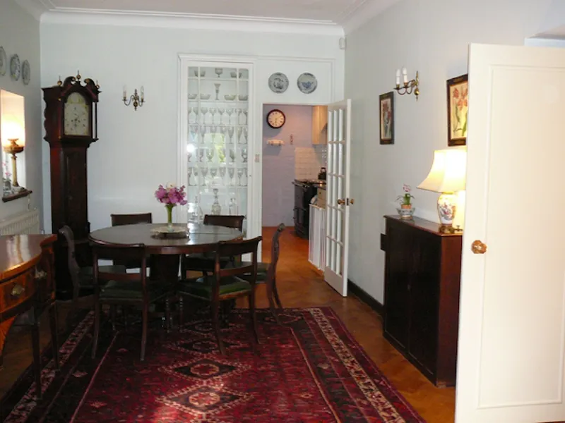 Dining room at Traditional Dorking house, D1939 (photo 5)