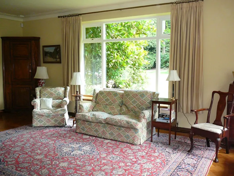 Living Room at Traditional Dorking house, D1939 (photo 6)
