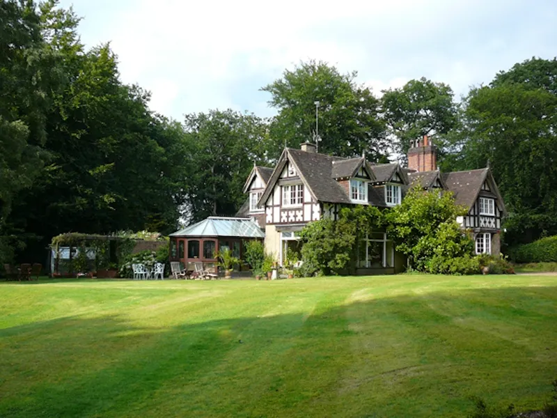 Garden at Traditional Dorking house, D1939 (photo 14)