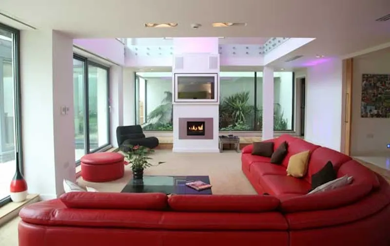 Living Room at Modern Roehampton house, D1918 (photo 12)