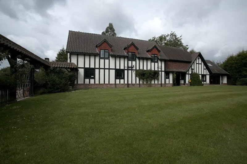 Garden at Tudor-style farmhouse in Woking, D1941 (photo 2)