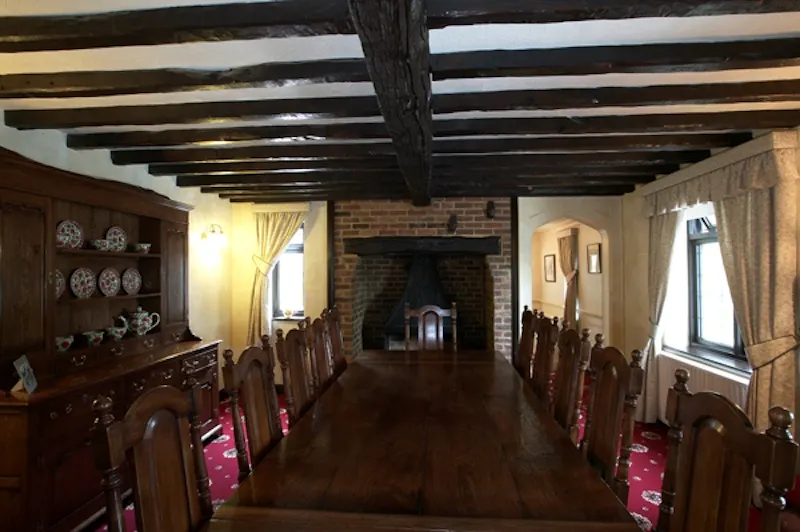 Beams at Tudor-style farmhouse in Woking, D1941 (photo 6)