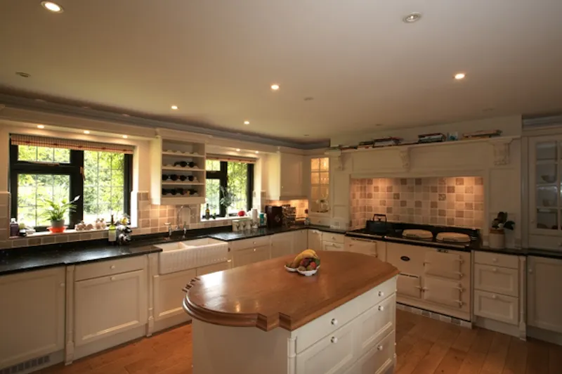 Kitchen at Tudor-style farmhouse in Woking, D1941 (photo 5)
