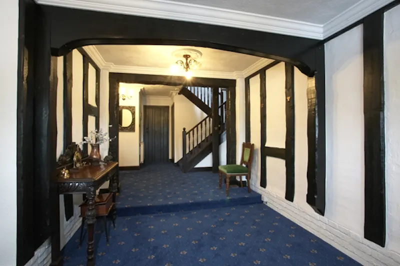 Entrance hall at Tudor-style farmhouse in Woking, D1941 (photo 3)