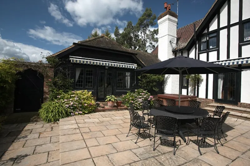 Terrace/Patio at Tudor-style farmhouse in Woking, D1941 (photo 10)
