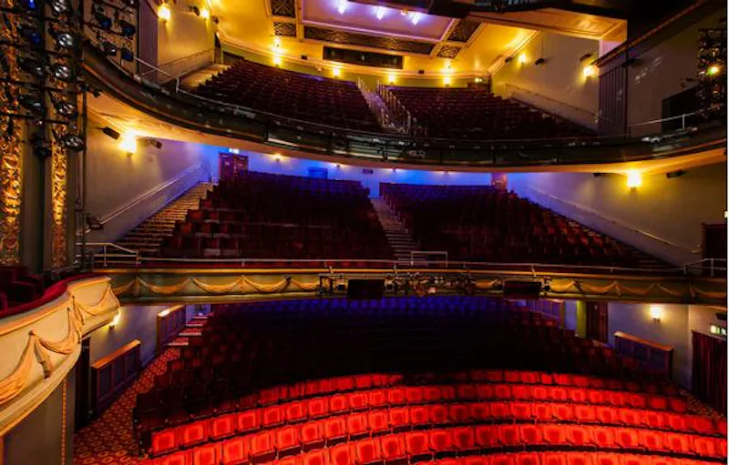 1920s theatre in Piccadilly, P572 (photo 5)