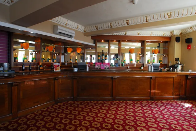 Bar at 1920s theatre in Piccadilly, P572 (photo 14)