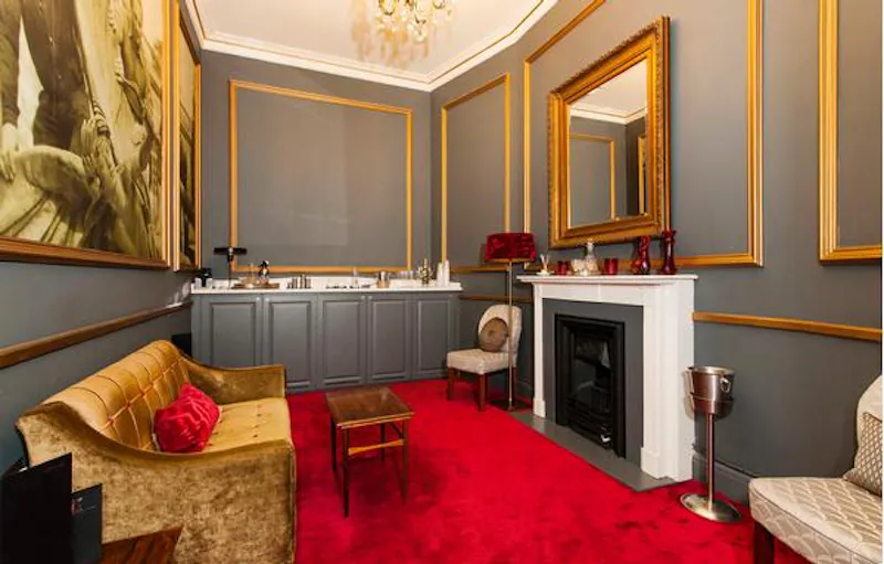 Fireplace at 1920s theatre in Piccadilly, P572 (photo 19)