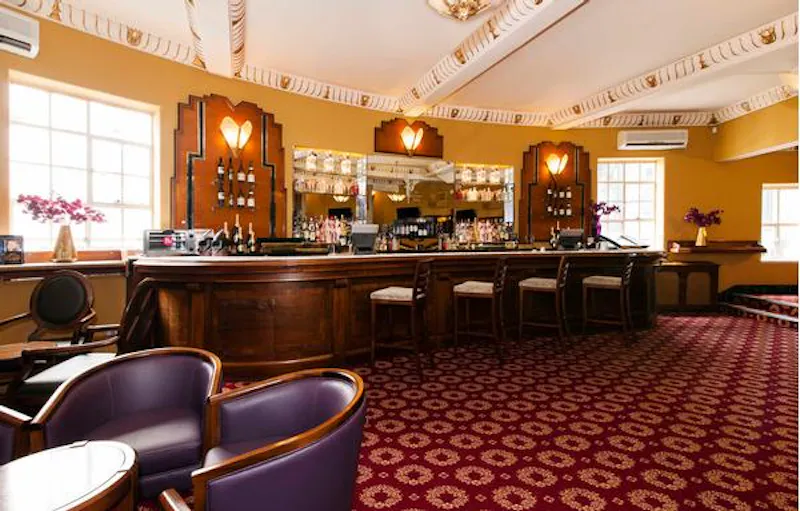 Bar at 1920s theatre in Piccadilly, P572 (photo 22)