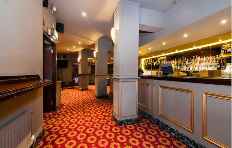 Bar at 1920s theatre in Piccadilly, P572 (photo 28)